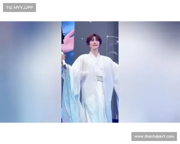 刘宇出席中国网络文明大会后台直拍瞬间帅气爆表引热议 刘宇出席中国网络文明大会后台直拍瞬间帅气爆表引热议